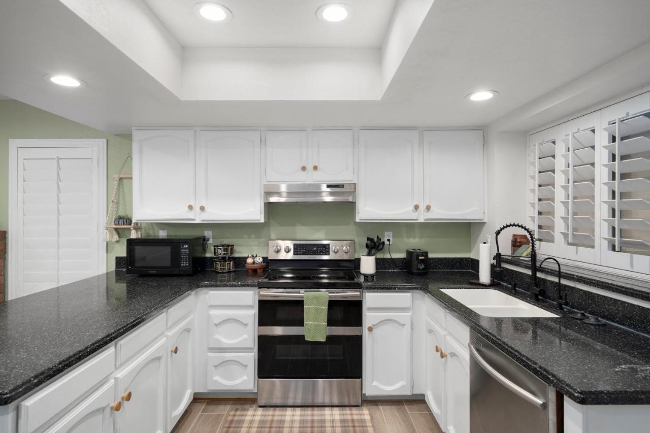 Large Pool With Diving Board, Remodeled 3Bdrm, Near State Farm Stdm And More! Peoria Dış mekan fotoğraf